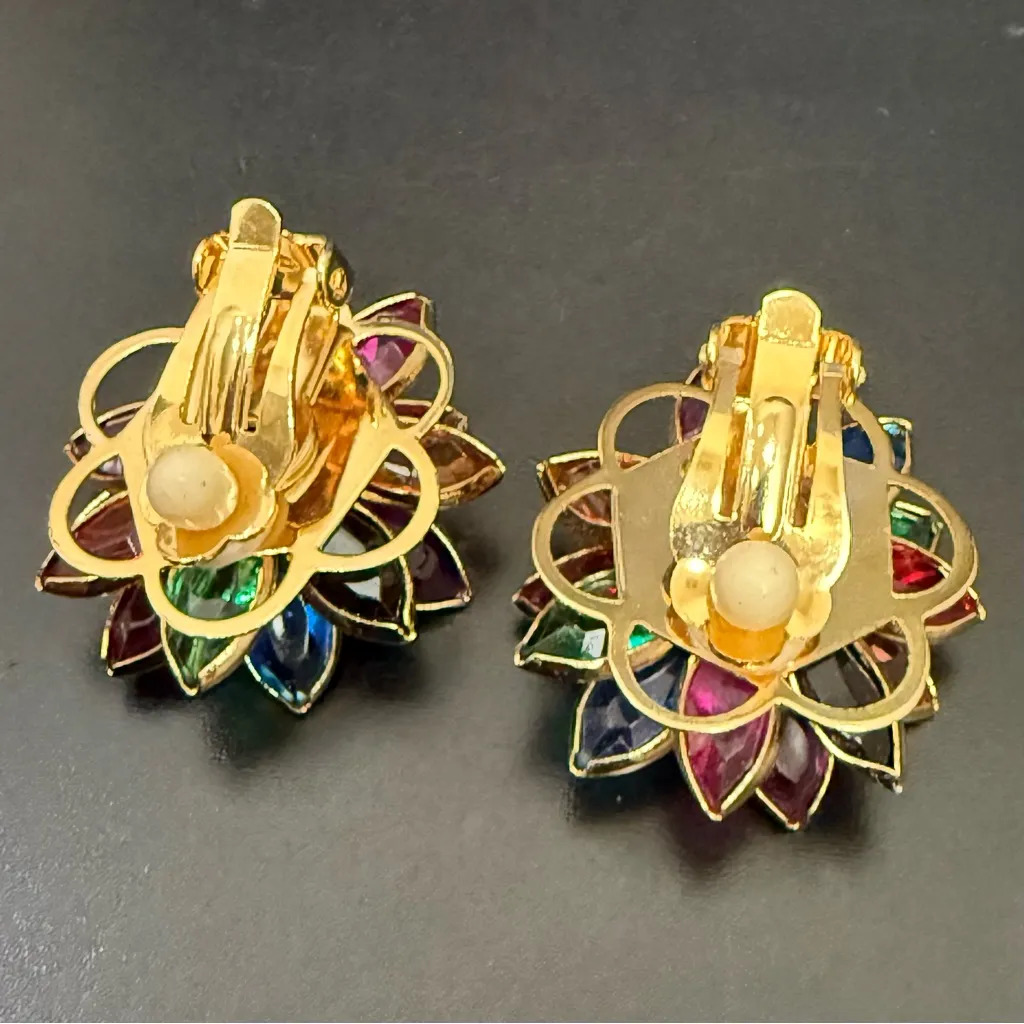 Vintage 80s Unsigned Colorful Rhinestones Flower Clip On Earrings 10g. Gold - Image 6