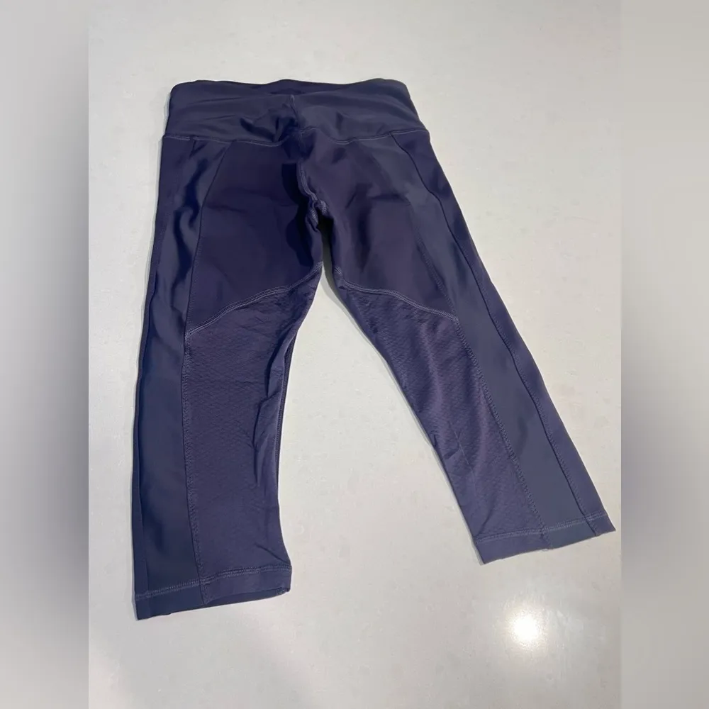 Womens navy‎ Lululemon size 4 capri leggings - Image 2