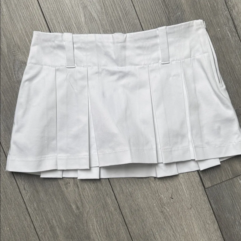 Aritzia Sunday Best Crisp White Pleated Skort Size XS - Image 3