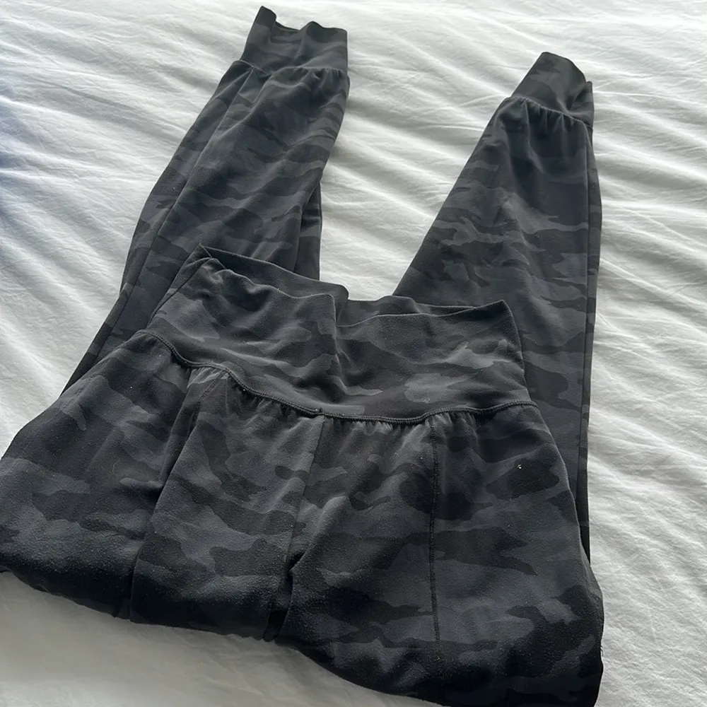 Athleta Salutation Camo Jogger - Image 2