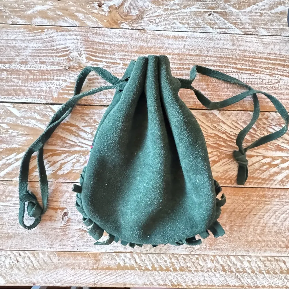🧵Vintage Handcrafted Green Beaded Native Bag, Purse, Pouch, 7" x 5 1/2"🧵 - Image 3