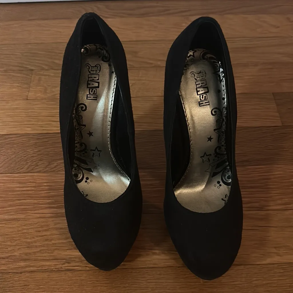 Black pumps - Image 2