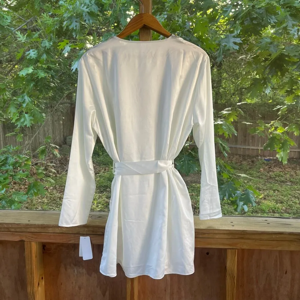 Flora By Flora Nikrooz Women's White Long Sleeve Satin Robe Size L/XL. NEW - Image 2