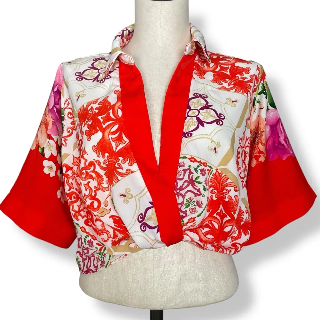 Lulumari Crop Top Floral Short Sleeves Deep V-Neck Size Medium Women Tile Print - Image 2