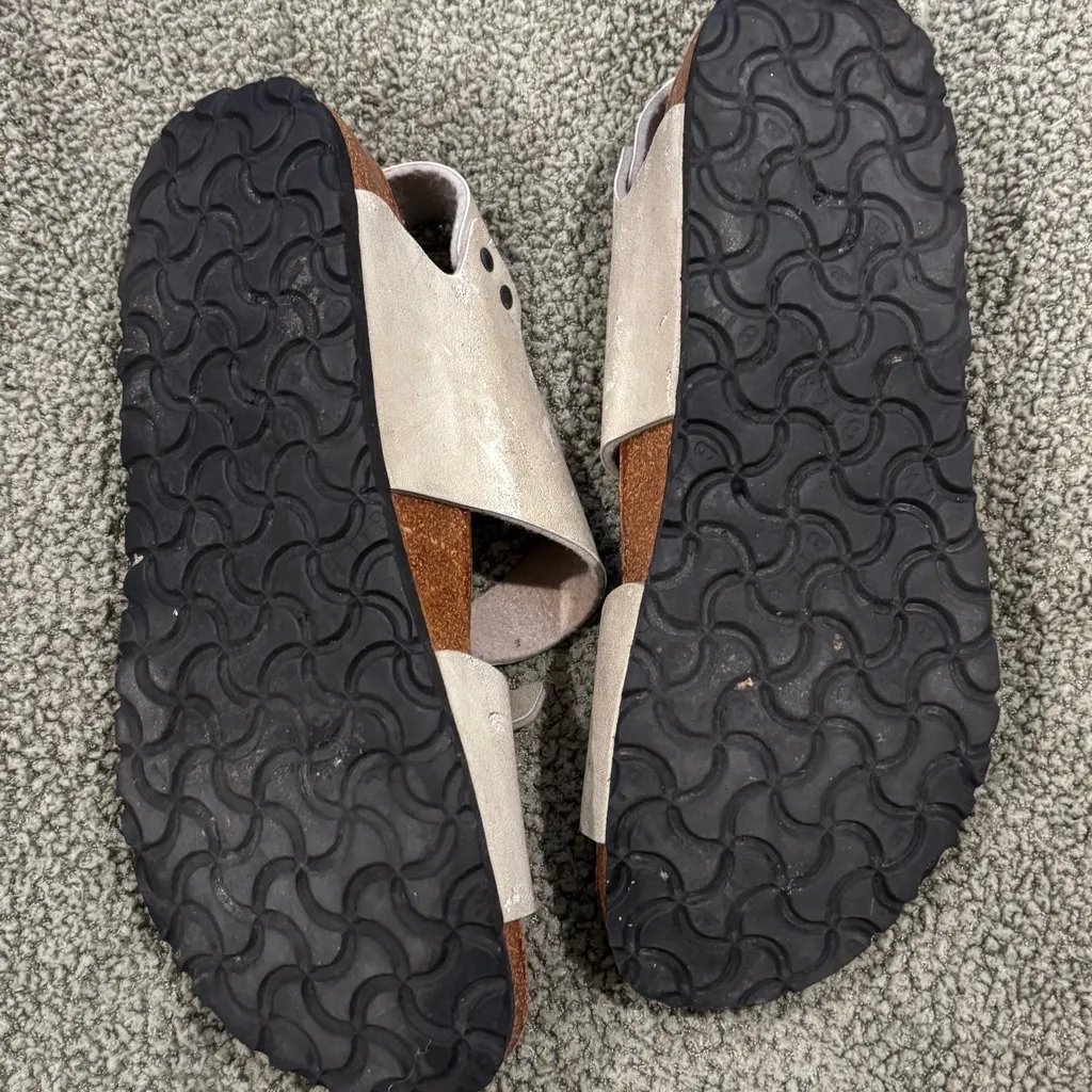 Birkis Birkenstock Size 8 - Image 3