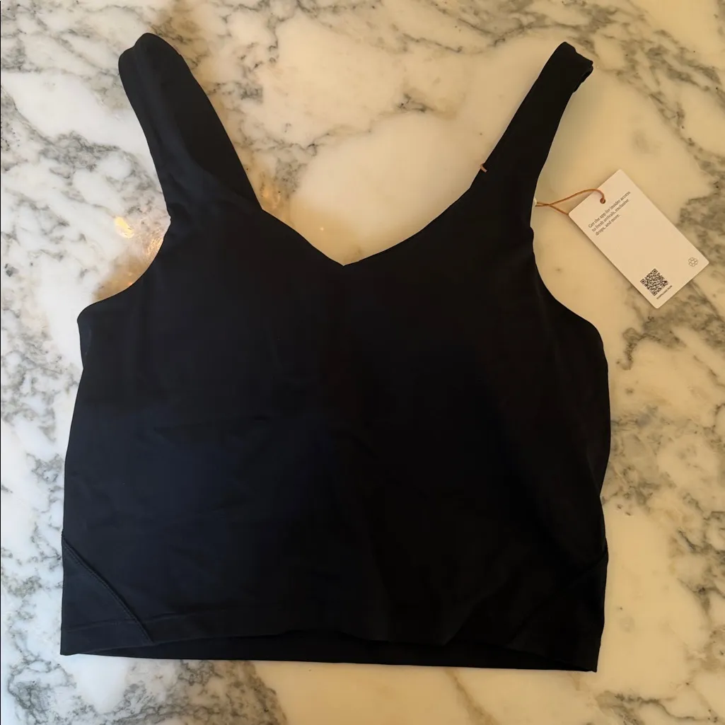 NWT Quince Women's Ultra Form V Neck Black Cropped Sports Bra Sz Medium - Image 4