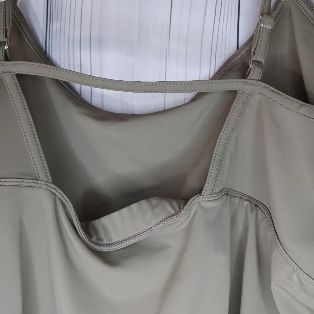 White Sierra Women's Olive Green Spaghetti Strap Cropped Top NWT - Image 8