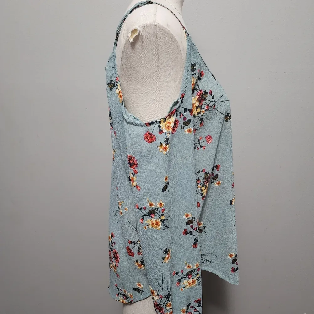 Rewind  dusty blue floral cold shoulder blouse size medium - Image 5