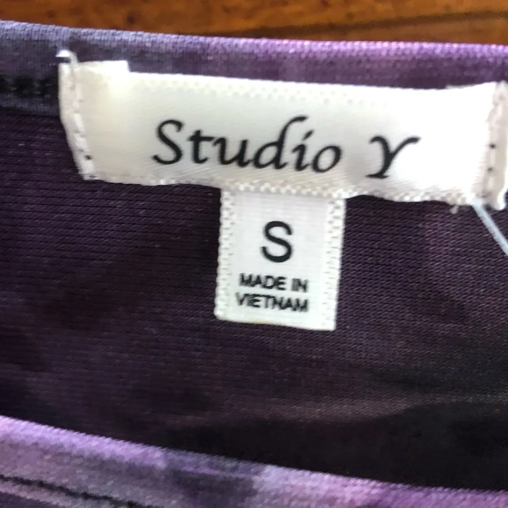 NWT  BLOUSE CUT OF SHOULDERS WITH CHAINS - Image 2