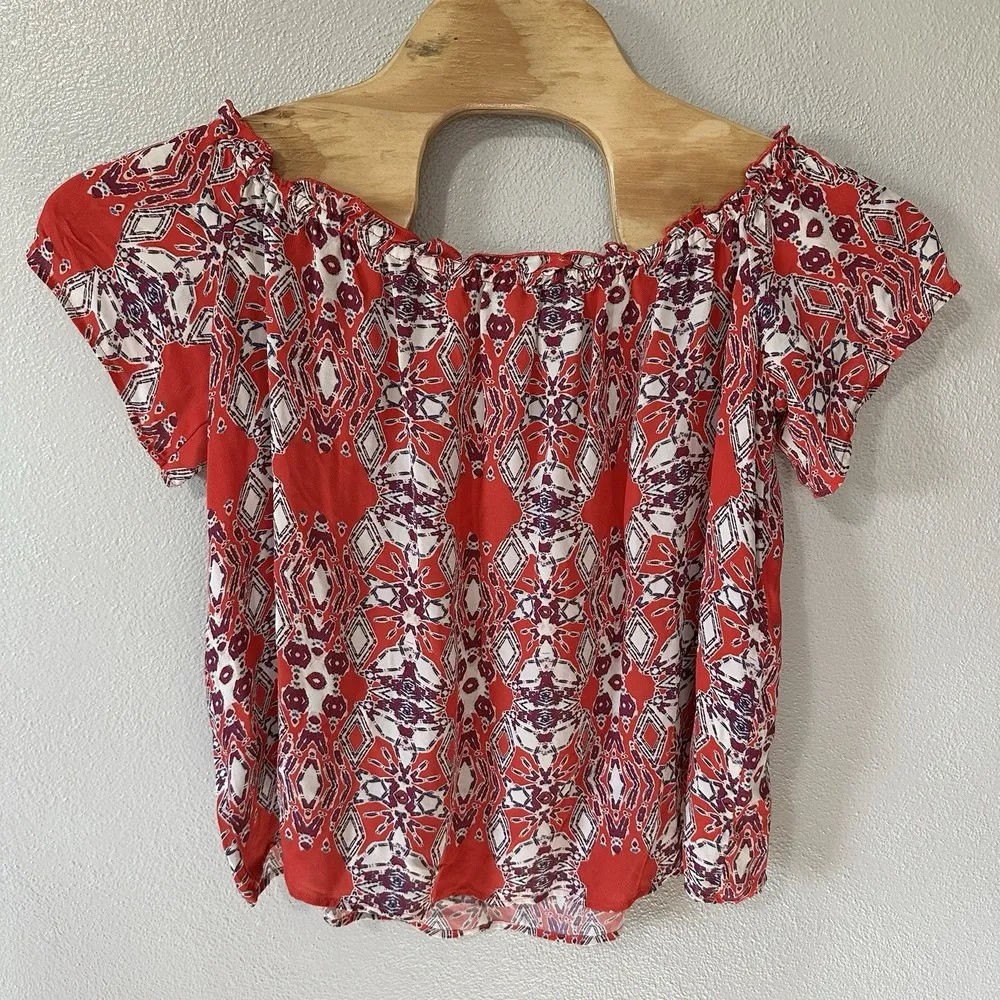 Amour Vert Size Large Red Purple Print Silk Off The Shoulder Short Sleeve Blouse - Image 3