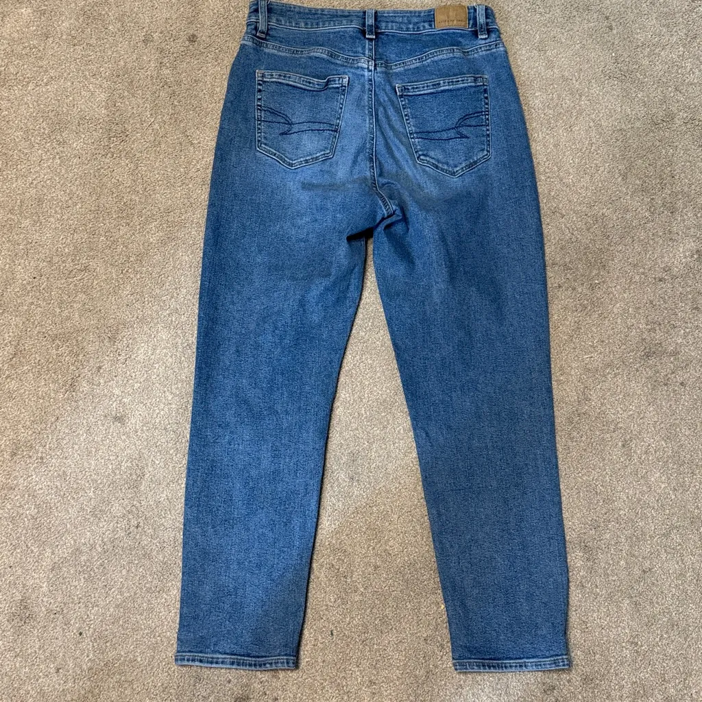 American Eagle Medium Wash High Waisted Mom Jeans Size 10 - Image 3