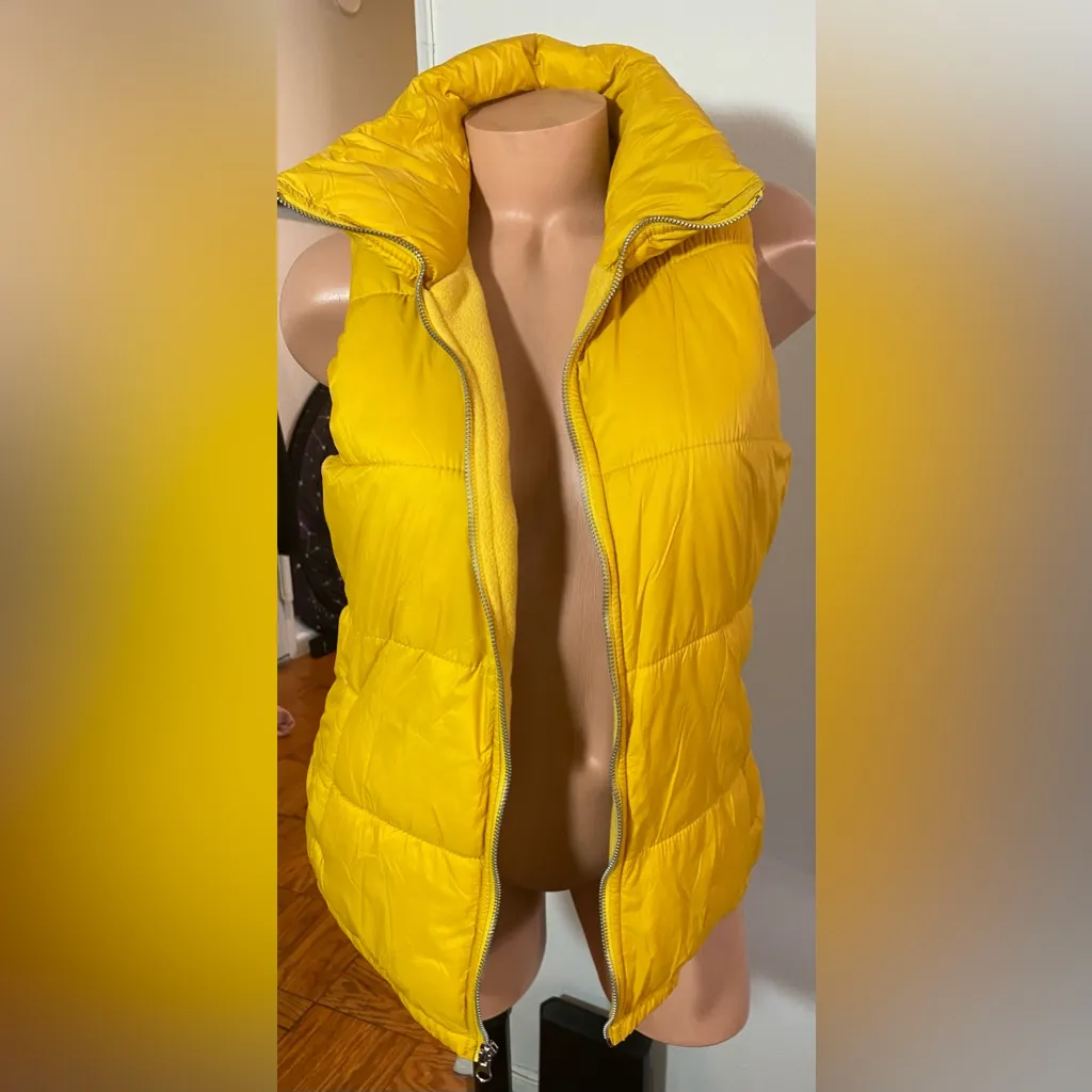 Old Navy Yellow Puffer Vest Size S - Image 9