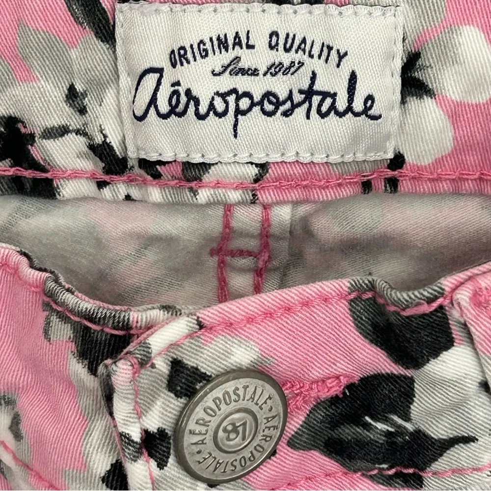 Aeropostale youthful, vibrant, pink floral cropped Lola jeggings size 5/6. Y2K - Image 3
