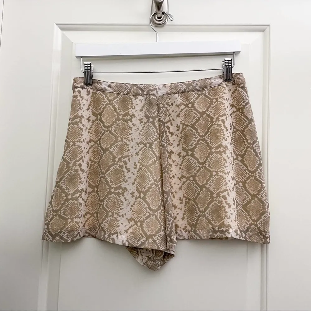 Buffalo David Bitton Snakeskin Shorts Beige NWT - Image 4