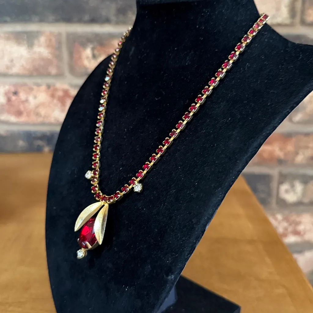 Vintage 1940’s Red Glass Rhinestone and gold tone flower necklace - Image 3