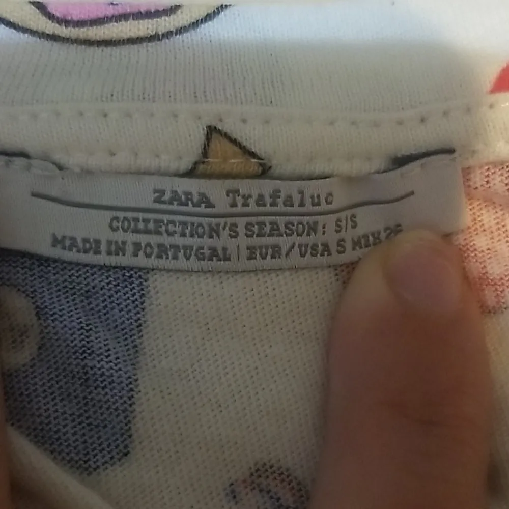 Zara Summer Graphic T-shirt Size Small - Image 3