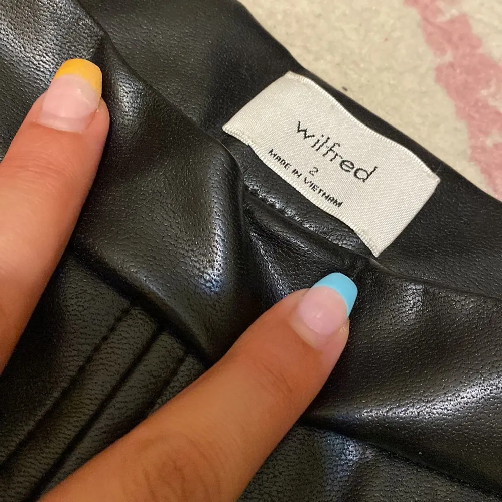 Aritzia Wilfred Black Vegan Leather Mid Length High Rise Skirt - Image 2