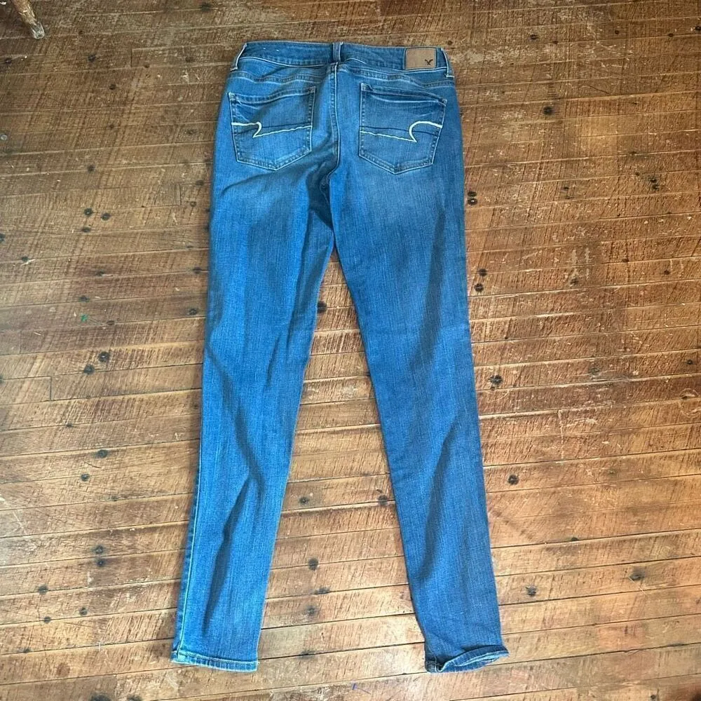 American Eagle distressed medium wash 8 long jeggings - Image 3