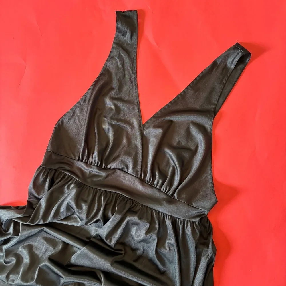 Vintage Solid Black Full Length V - Image 3