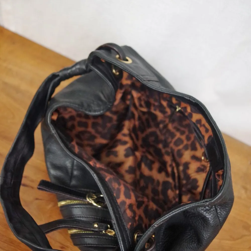 B Makowsky Black Leather Tote Style Shoulder Purse - Image 4