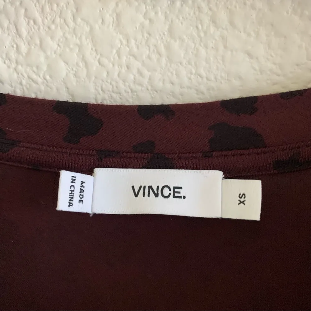 Vince Leopard Print Crew Neutral Animal Print Vibe Top Long Sleeve XS - Image 2