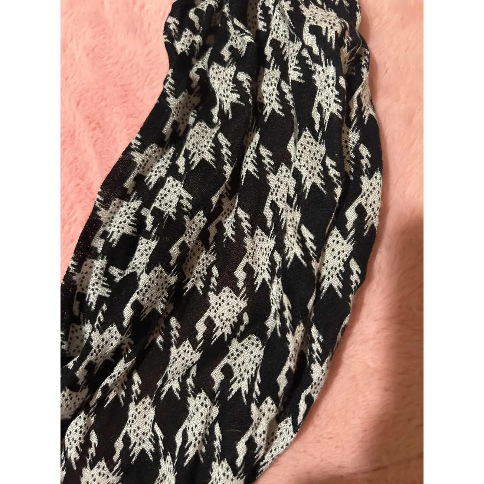 Bellissima Accessories Houndstooth Infinity Scarf Black White Viscose - Image 2