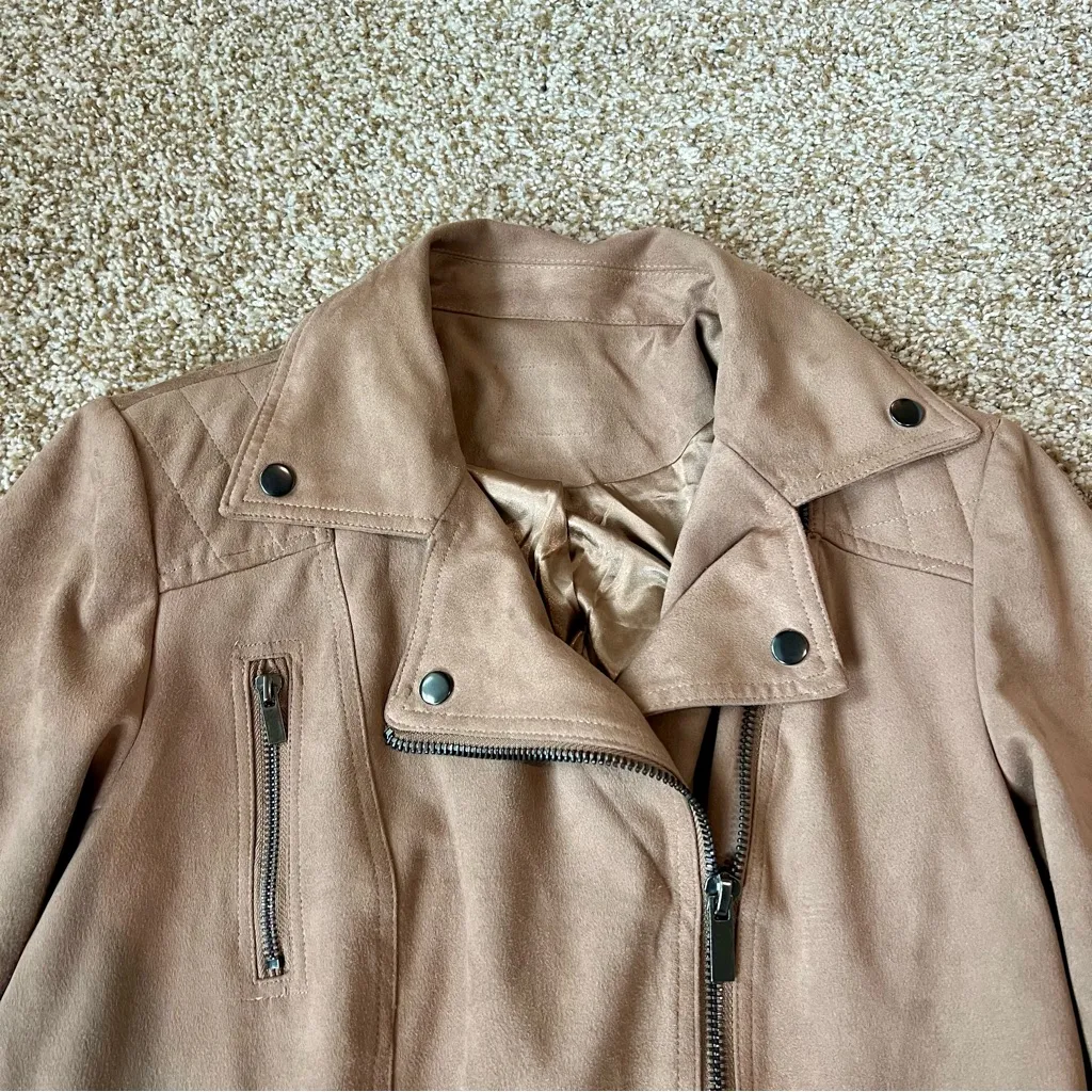 Kut from the Kloth Quinn Faux Suede Moto Jacket Buff Tan Zip Front Sz Medium - Image 6
