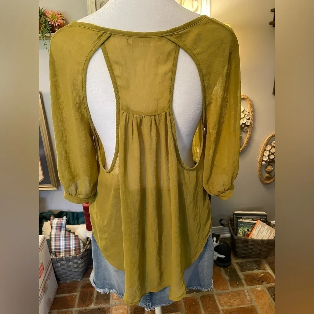A'Gaci A’Gaci high-low celery green sheer top with double key hole back - Image 3