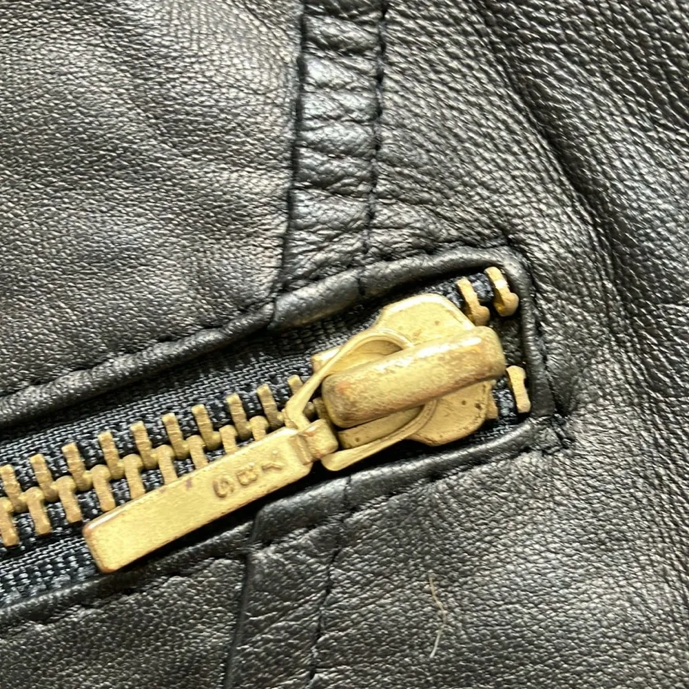 Express: Vintage Black 100% Leather Vest- M- gold tone- has wear on zippers - Image 6