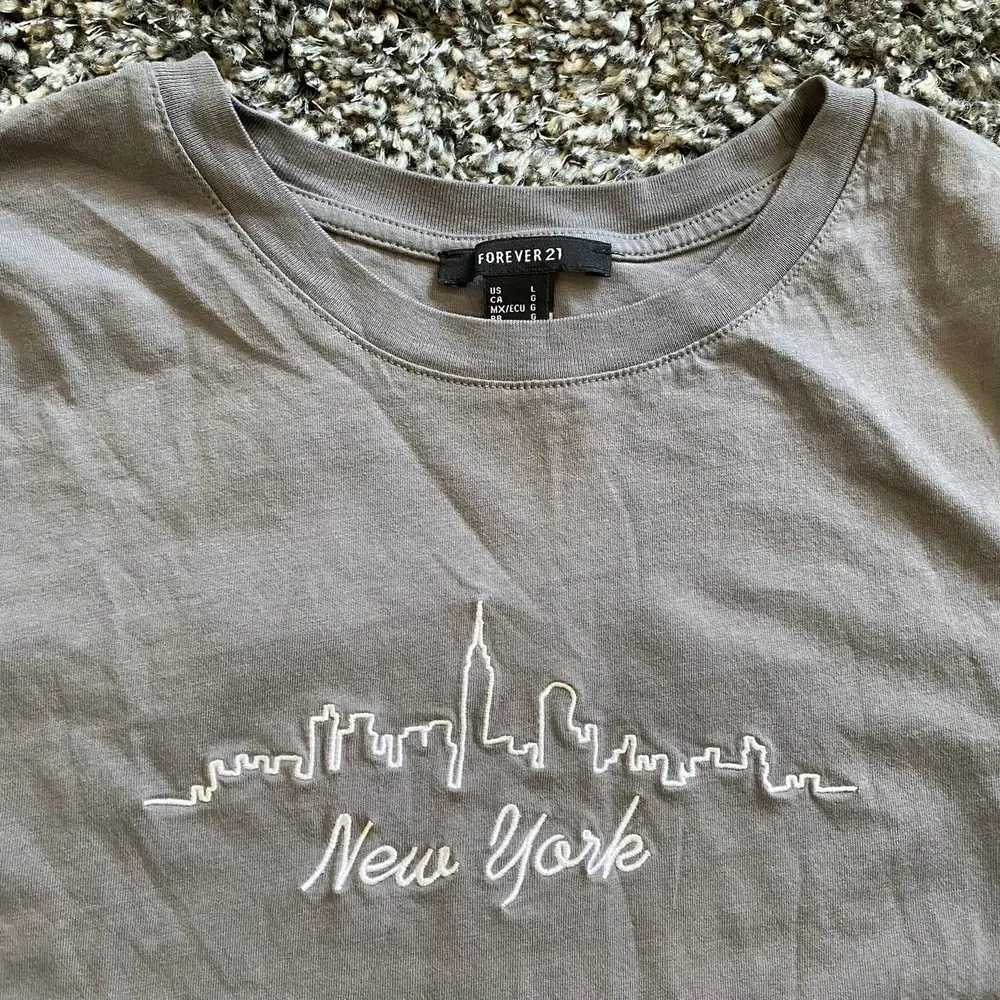 Forever 21 New York Embroidery T-Shirt​​​ in Gray, Size L​​​​​​​ - Image 2
