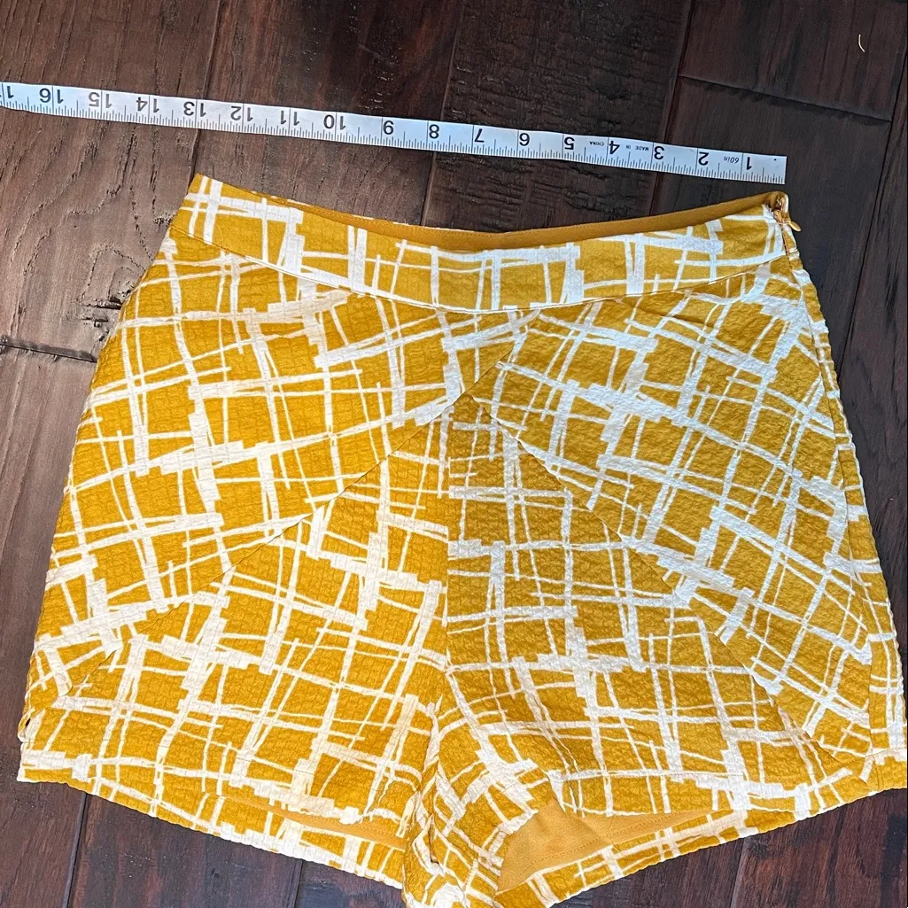 JOA Los Angeles Faux Wrap Printed Yellow Woman's Shorts Size Small - Image 11