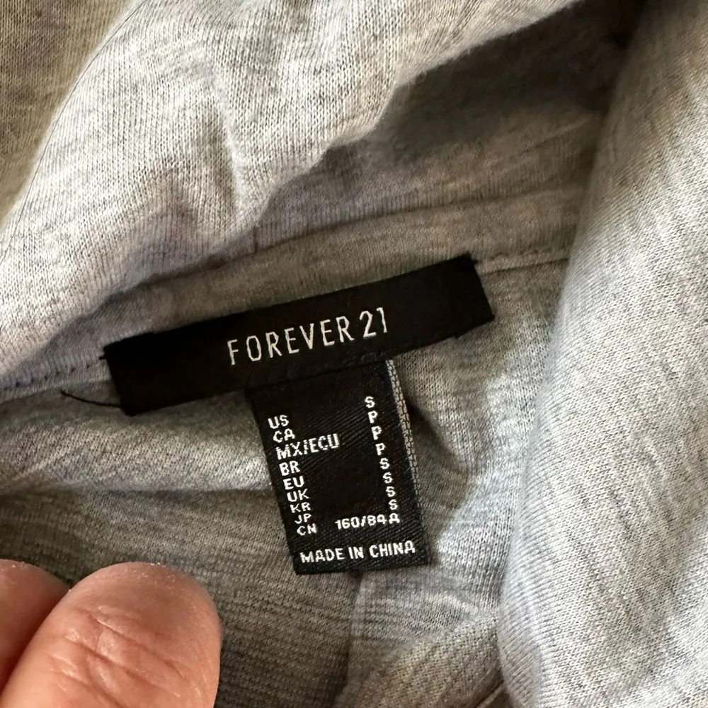 FOREVER 21 NEW YORK YANKEES GRAPHIC ZIPPERED GRAY HOODIE TOP S - Image 5