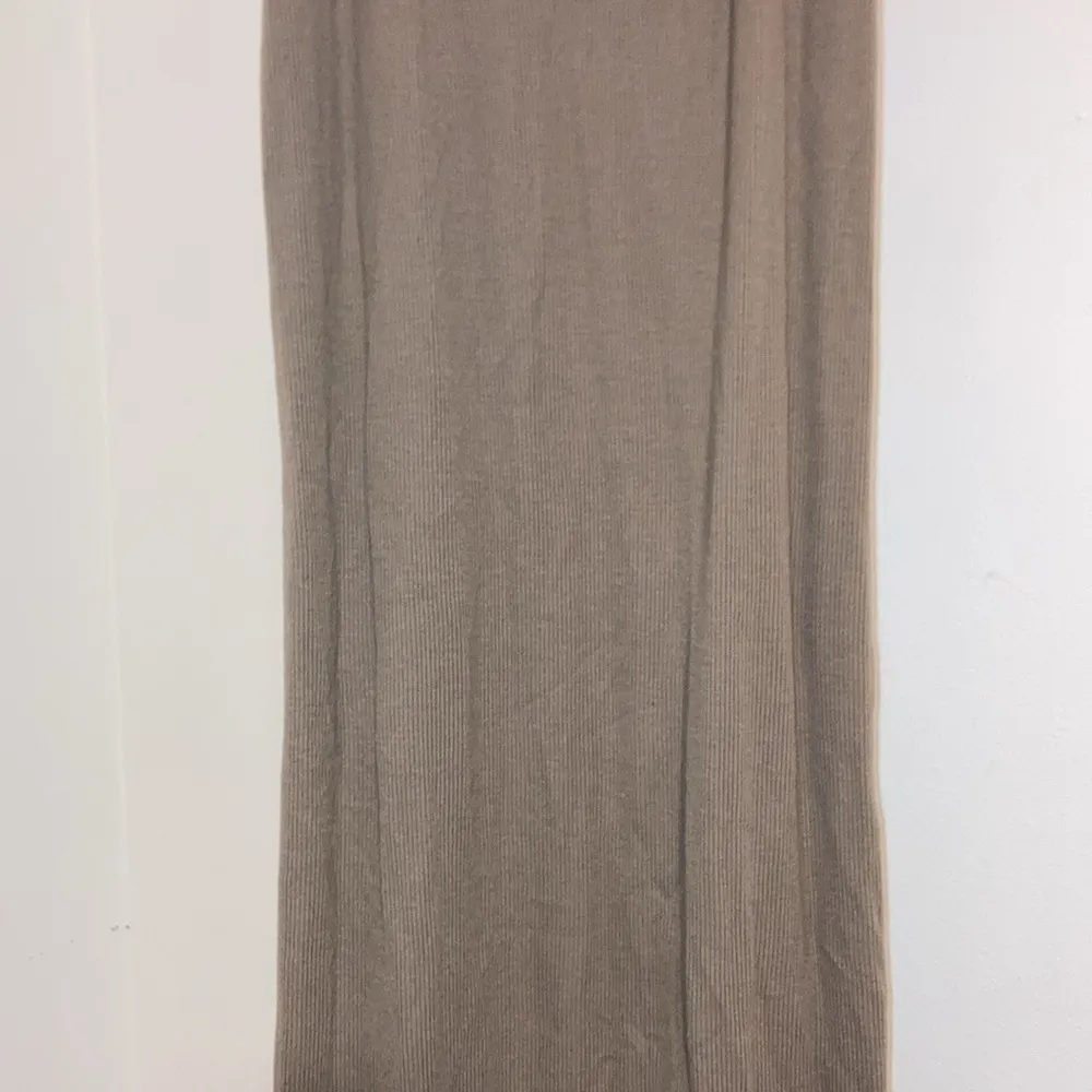 BCBGMaxazria Hazel Tank Dress in Gravel Taupe Lyocell Ribbed Knit Sz M - Image 5
