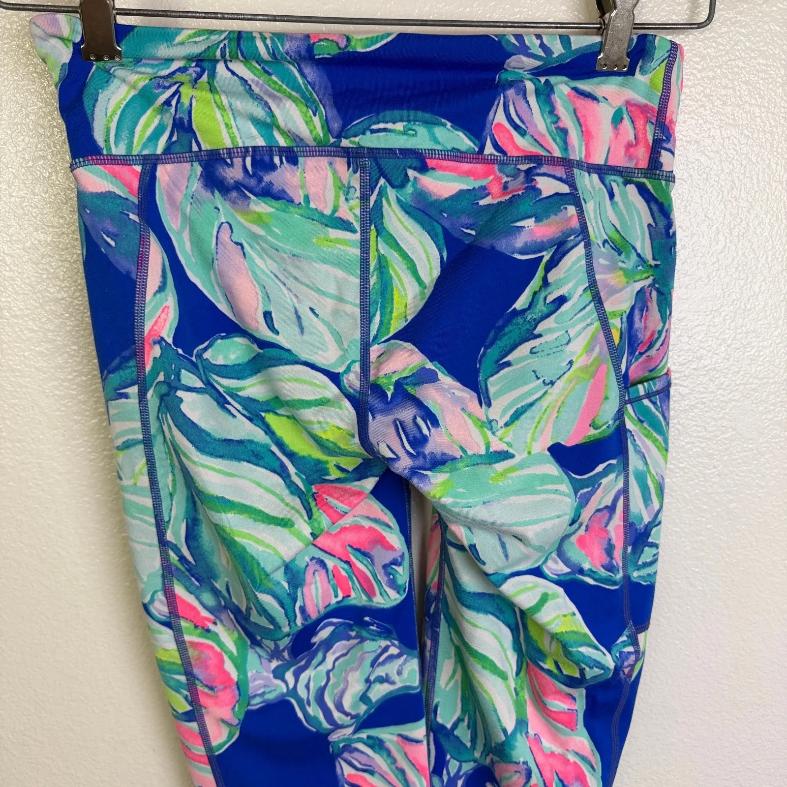 Lilly Pulitzer Luxletic Casa Del Sol Weekender Leggings Small Blue Floral Crop - Image 5
