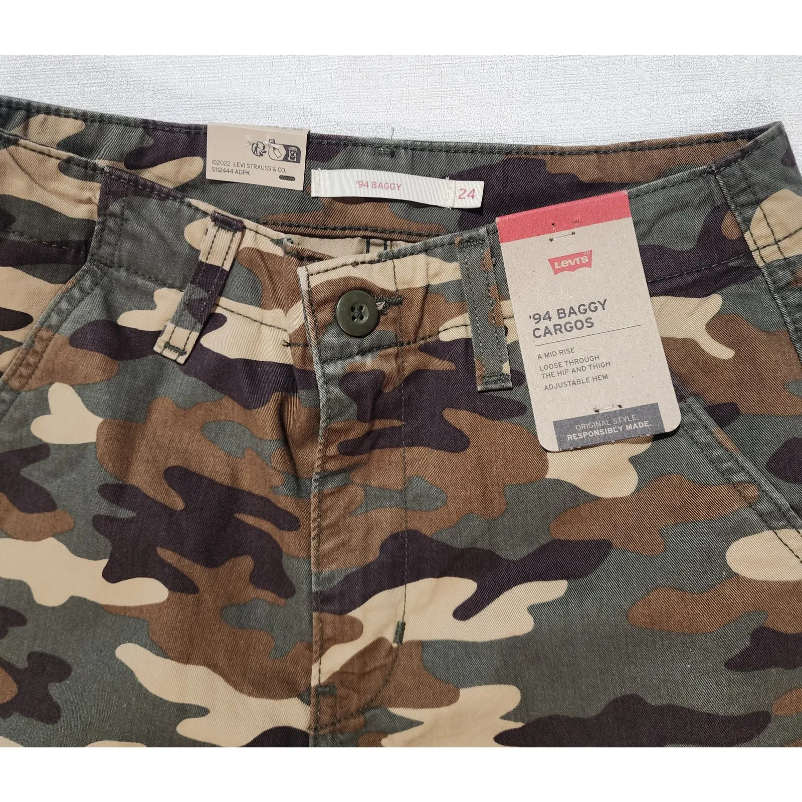 Levi's 94 baggy cargo mid rise loose hips and thigh 24''x30'' inches women's - Image 8