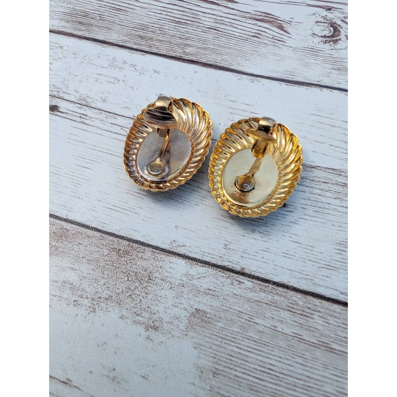 Vintage Clip On Earrings - Image 6