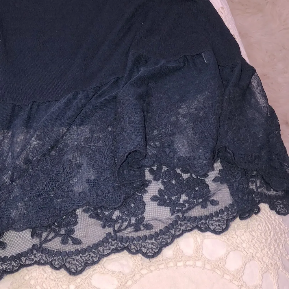 Umgee small sleeveless top with lace trim - Image 6