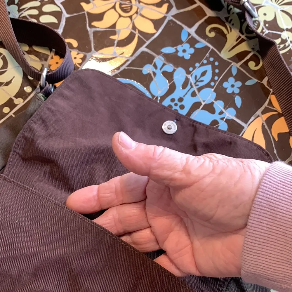 BAGGALLINI CROSSBODY BAG. Brown - Image 5