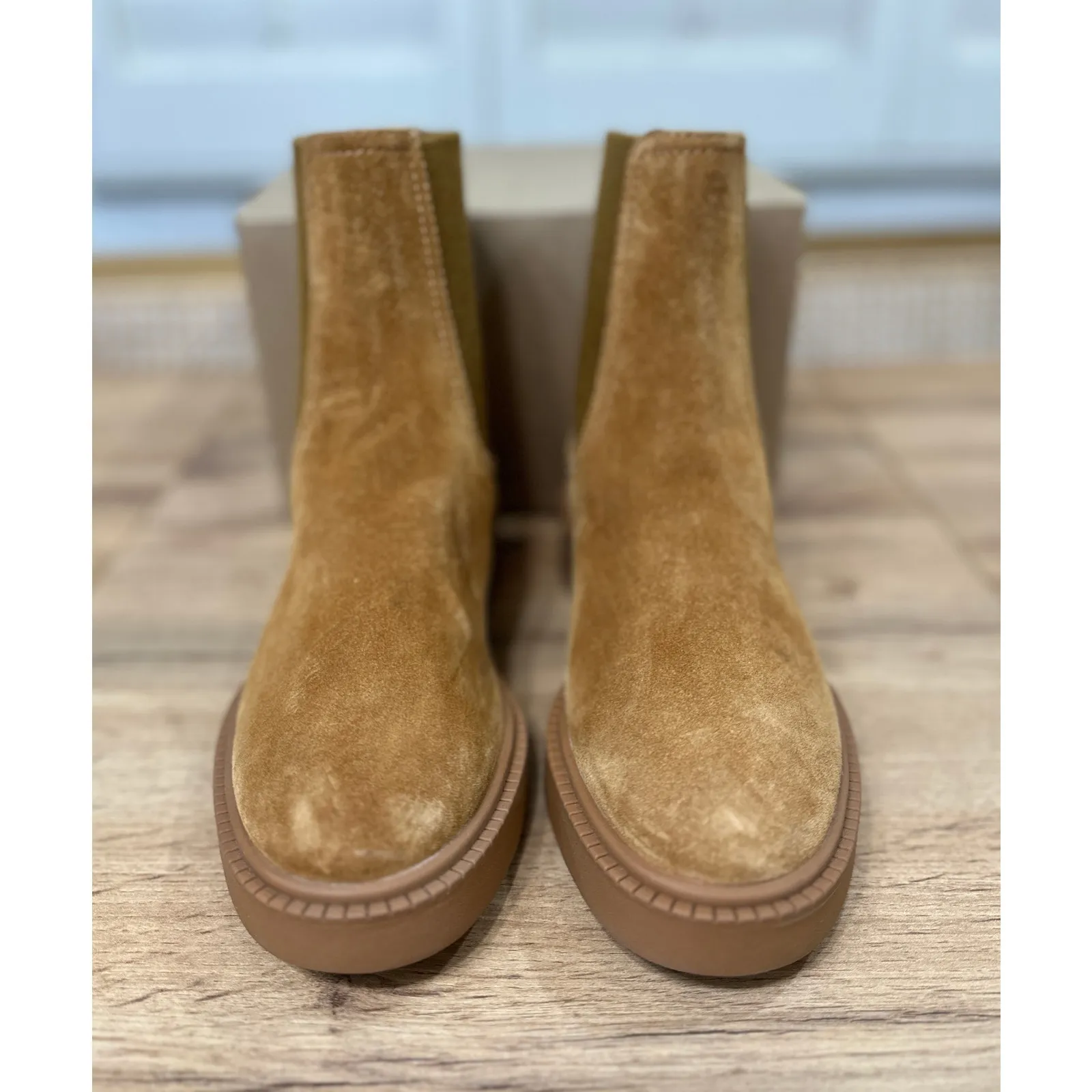 Vince Kegan Chelsea Ankle Boots Camel Suede Size 7 US Pre-Loved Water Repellant - Image 4