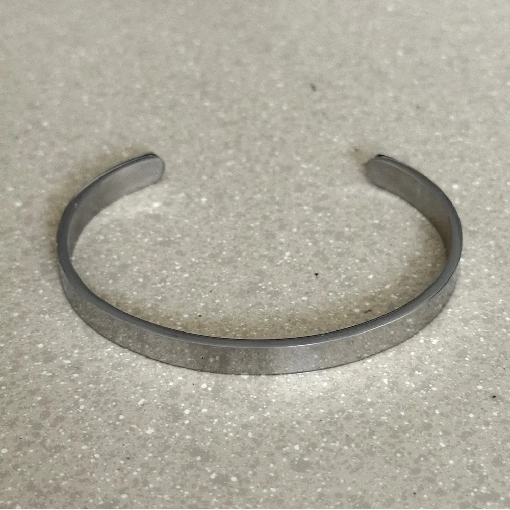 Mantra Band Bracelet She Doesn’t Fight Alone Breast Cancer New Silver - Image 4