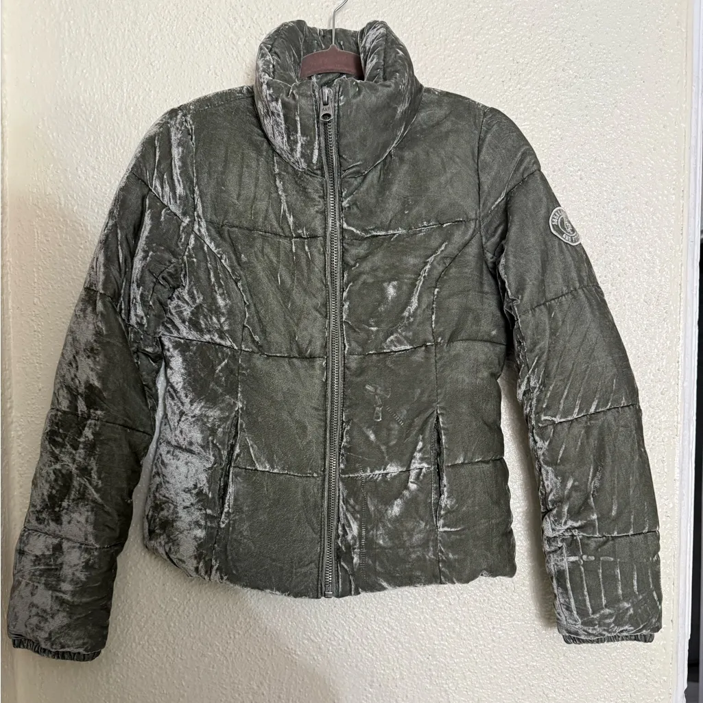 Abercrombie & Fitch women’s Olive velvet lined Puffer Jacket Size S - Image 2