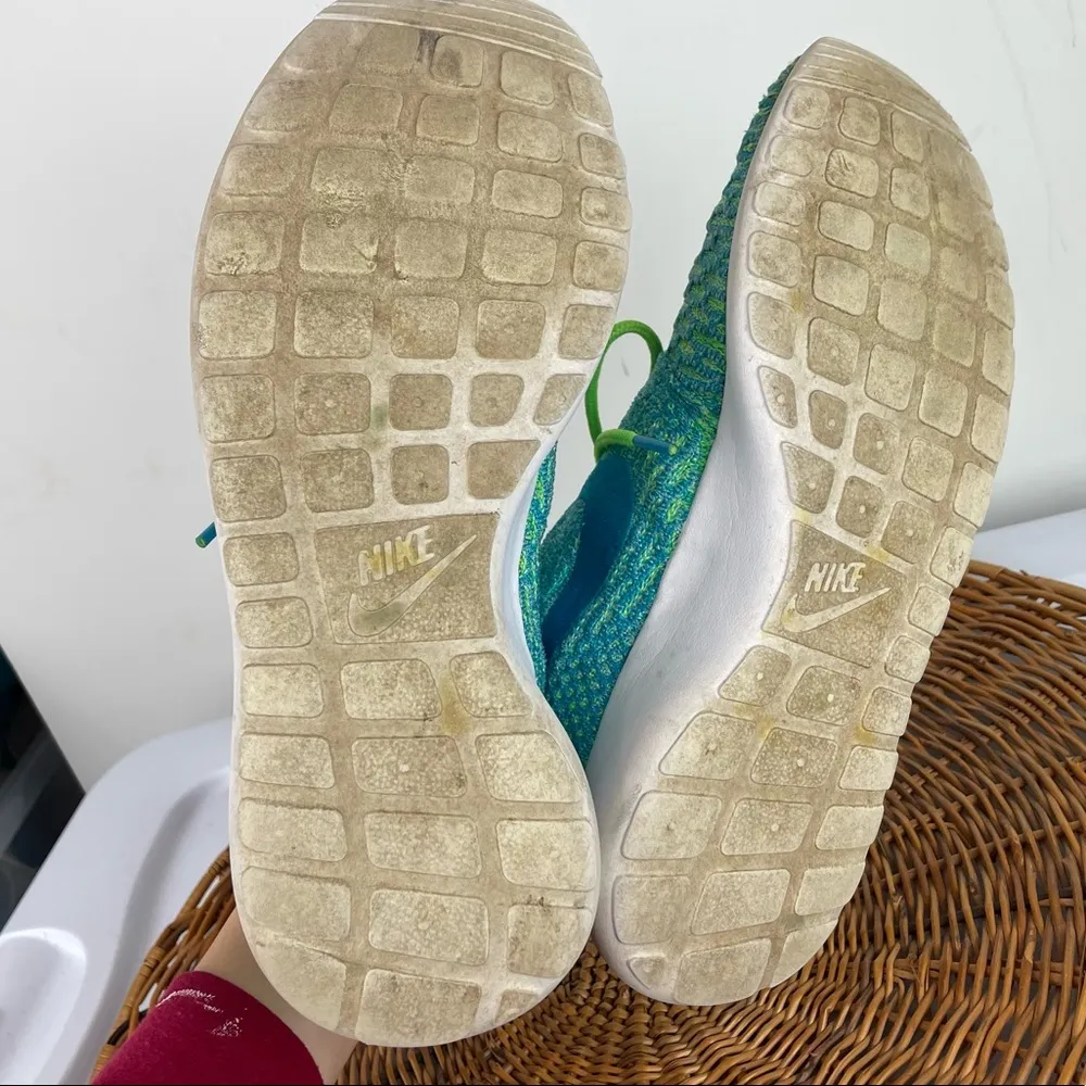 Nike Womens Roshe One Flyknit Athletic Shoes Sz 7.5 Blue Green Lace Up - Image 9