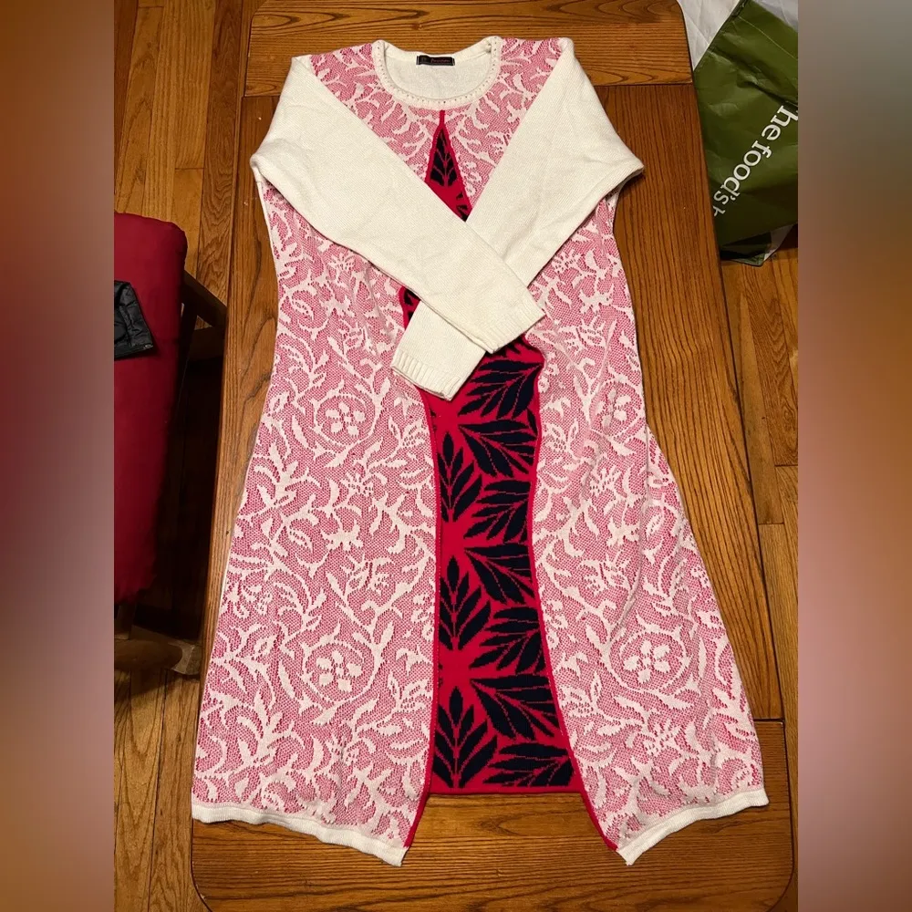 Beautiful sweater dress unique pattern and print - Image 3