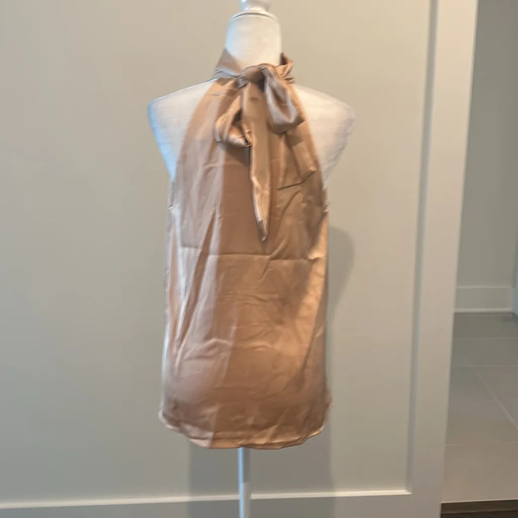 Entro NWT  Tie Neck Satin Top Sz M - Image 3