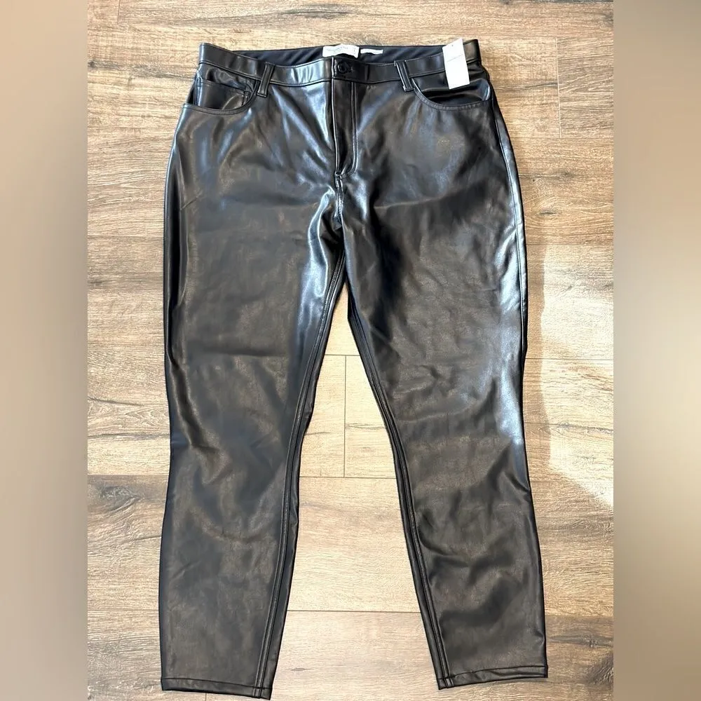 A & F Curve Love Vegan Leather Skinny Pant - Image 10
