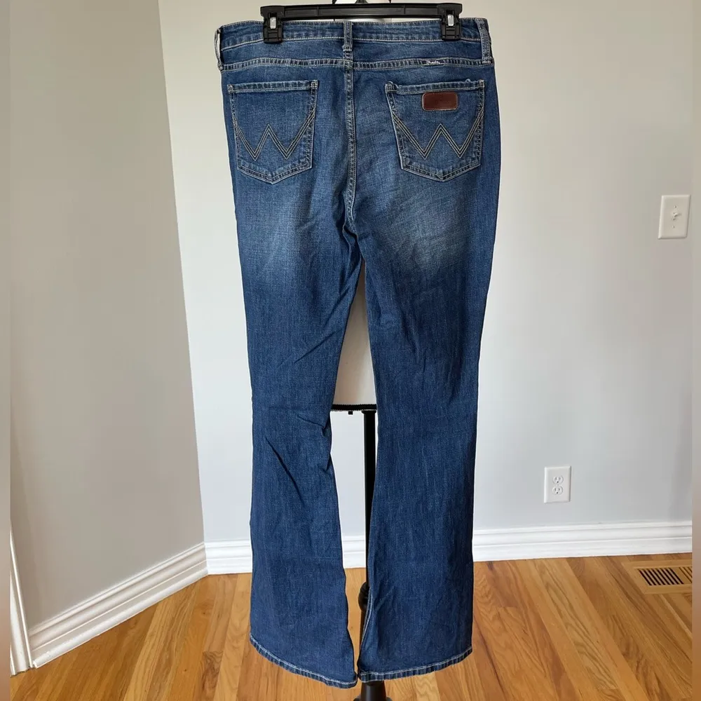 Wrangler  Embroidered Distressed Flare Jeans size 11/34 rodeo western southwest - Image 2