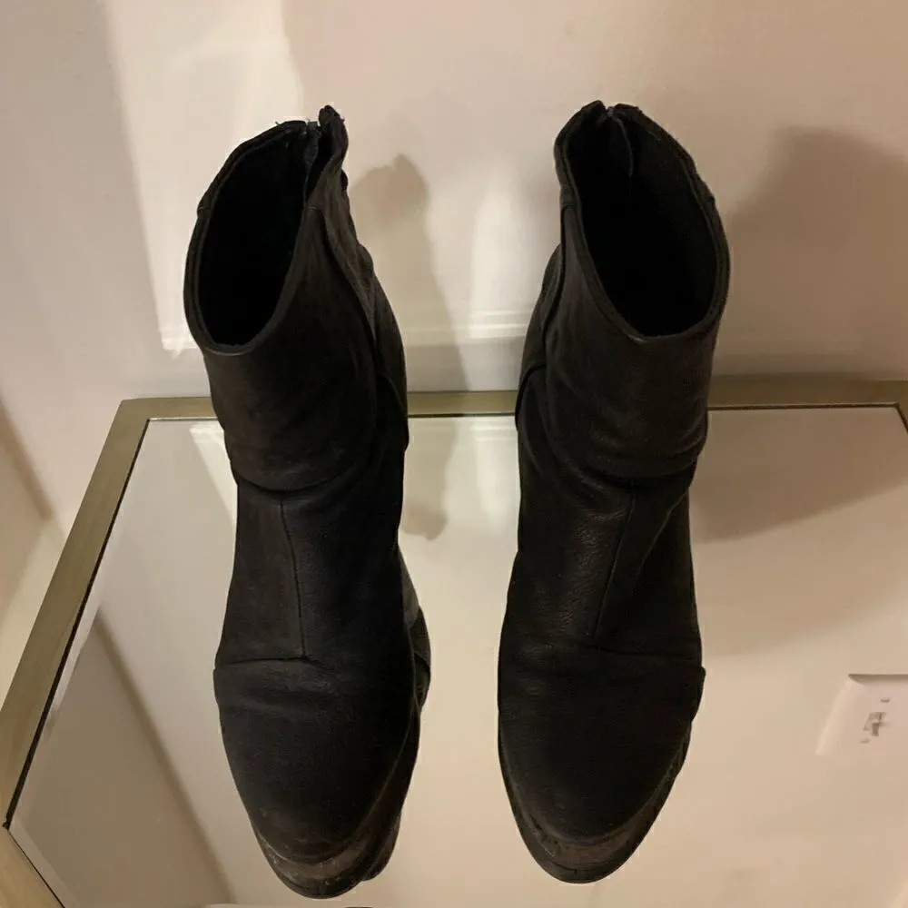 Rag & Bone New York Black Leather Bootie Size 7! In good condition - Image 2