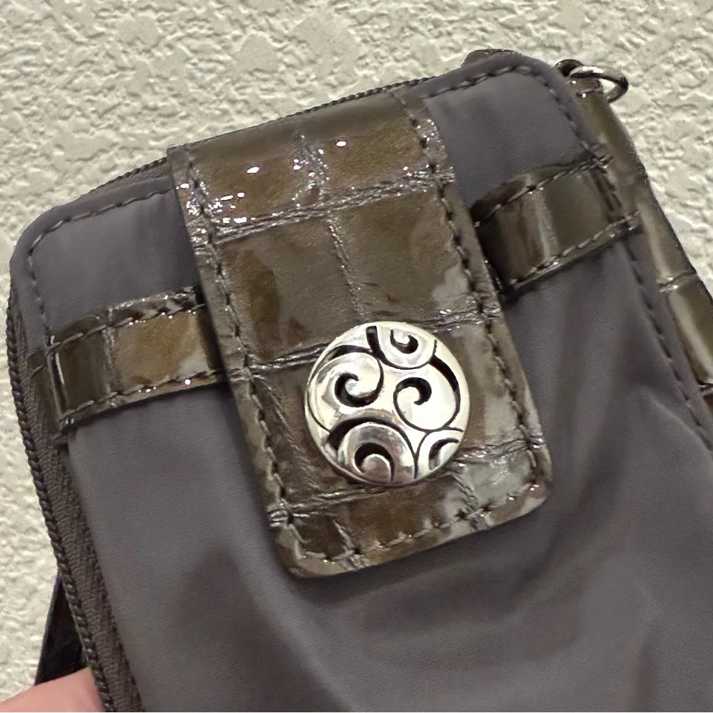 BRIGHTON Gray Nylon & Olive Croc Leather Trims Convertible Crossbody Wallet - Image 4