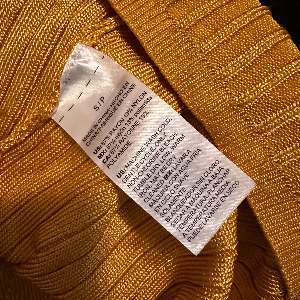 NWT WHBM diamond stitch sweater tank size S - Image 5