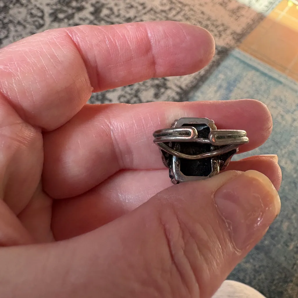 Elegant Black Vintage Silver Ring - Image 4